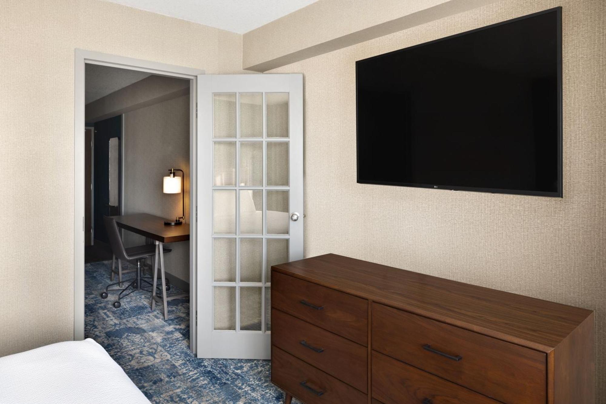Four Points By Sheraton Edmonton South Bagian luar foto